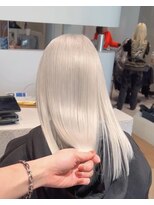 モニカ(MONIQA) ホワイト