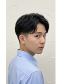 メンズ２ブロックコンマヘアセンターパート刈り上げフェード