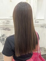 カムジーヘッドカミノウラ(COMEGHEAD KAMINOURA)&nbsp;上乃裏ショートボブくびれショートイルミナカラー顔周りレイヤー