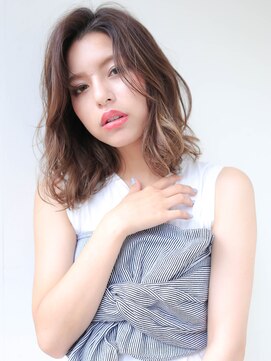 ラ ブレス 天王寺(LaBless) ムーディな目元を演出する、ゆるふわ仕上げのリラックスミディ