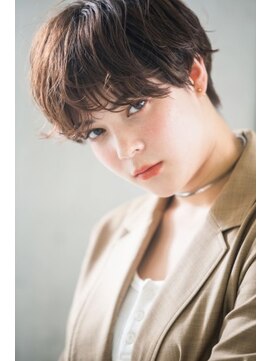 ネオリーブ チロル 横浜西口店(Neolive CiroL.) ツヤ×グレージュ 毛先ワンカール ショート