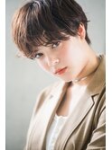 ツヤ×グレージュ 毛先ワンカール ショート