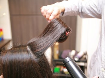 ヘアメイク アーリア(hair make aria)の写真/【新宿三丁目徒歩1分】Stylist2名の落ち着いた空間。丁寧な対応だから長く安心して通えるとリピーター続出!