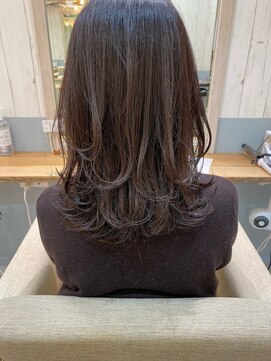 シー バイ ロンド 新宿(Sea by Lond) 【藤原三知代】エアリーミディレイヤー