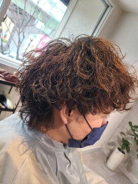 アンド(&.) パーマスタイルで雰囲気を変えたい方にオススメのメンズパーマ★