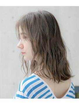 ルティア(Lutia) オリーブグレージュ