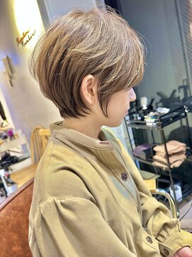 ナンバー 六本松(Number) ショートボブ脱白髪染めハイライトインナーカラー髪質改善