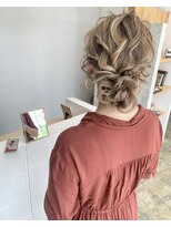 ニド(2do)&nbsp;結婚式お呼ばれシニオンアレンジ