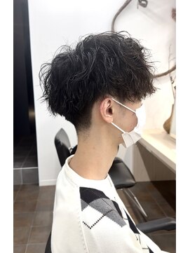 サロンドジョー(salon de joe) ツイストスパイラルパーマメンズマッシュ刈り上げ　奥東巧真