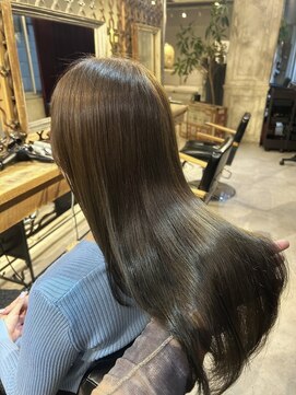 トリア(the tria) 【chika】透明感グレージュ