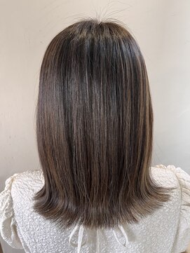 抜け感でつくる大人かわいいカラー*。