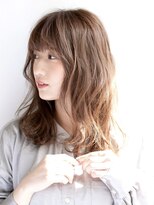 ダリア(Dahlia)&nbsp;柔らかベージュカラーで魅せる大人ナチュラルウェーブミディアム