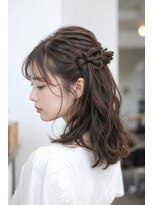 イロ バイ マグ 飯田店(IRO by mag)&nbsp;ふんわりウェーブの大人可愛いハーフアップ