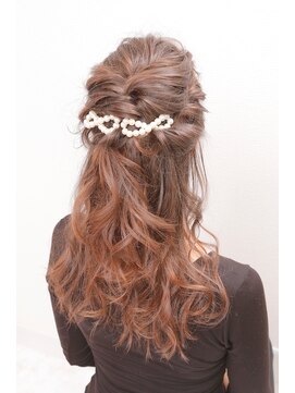 リリー ギンザ(Lily Ginza) ゆるふわハーフアップ