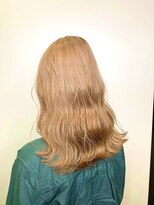 メーヴェ(Mowen) mowen 南堀江　ミルクティーベージュ×ゆる巻きミディアム