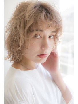 ミエル ヘア 新宿(miel hair) 〈mielhair新宿〉無造作 鎖骨ミディアム ゴールドベージュ