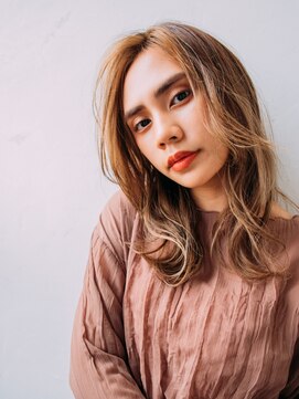 アデリタ(Adelita) かき上げレイヤースタイル