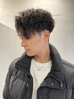 アーリー(Ali'i)&nbsp;ツイストスパイラルパーマアップバングツーブロックマッシュ