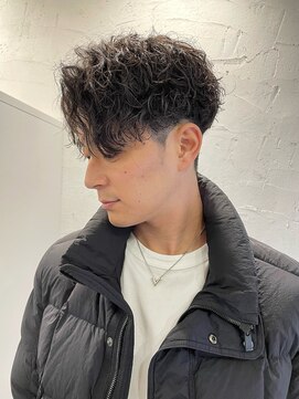 アーリー(Ali'i) ツイストスパイラルパーマアップバングツーブロックマッシュ