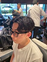 キングスマントーキョー 多摩センター2nd(KINGSMAN TOKYO)&nbsp;センターパート×ツーブロックスタイル