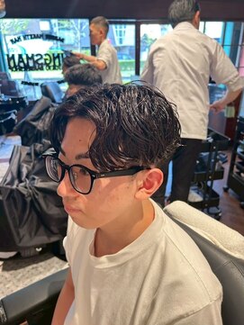 キングスマントーキョー 多摩センター2nd(KINGSMAN TOKYO) センターパート×ツーブロックスタイル