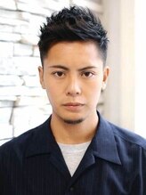 《男性のお客様もリラックスして通える落ち着いた半個室空間》