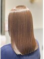 アンジー(Angee)&nbsp;ハイトーンカラーでも負担を抑えた髪質改善で、ツヤやかな美髪に