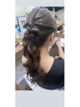 ゾーンヘアの写真/冠婚葬祭からパーティヘアまで◎ヘアセットが得意なサロンで特別な日を彩ろう♪ (40文字)