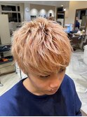 ツーブロック刈り上げくせ毛ショート風パーマスタイル10代20代