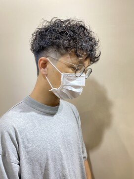 レーヴス(REVES) くせ毛風　スペインカール　マッシュヘア