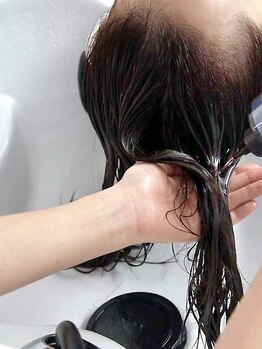 モッズ ヘア みなとみらい店(mod's hair)の写真/ケラスターゼ初の"水"トリートメント［クロマアブソリュ水トリートメント］が人気。柔らかなツヤ髪に。