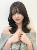 ミディアムレイヤー赤みなし透明感オリーブカラー艶髪