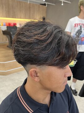 ラヴィズムバイフィフス(LUVISM by fifth) フェザーパーマフェザーショートセンターパート新潟メンズパーマ