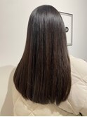 ストレートが映える艶感ダークブラウン