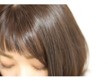 ヘアーサロン クロス(hairsalon CrOSS)の写真/落ち着いた雰囲気のプライベートサロンでしっかりカウンセリングで髪質に合わせた提案もしてくれる★