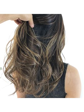 アンフィドットドゥルドゥ(AnFye.dueldo) 【AnFye.dueldo】3Dカラー×カーキベージュ×ハイライト×巻き髪