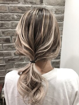 ヘアビューティースタジオ ラルガ(Hair beauty studio Raruga) ★Raruga 小倉魚町★ハイライトが映えるルーズポニーテール