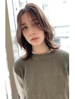 大人かわいいくびれシルエットミディアムシースルー前髪　担当畑