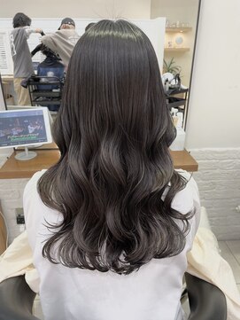 アピッシュ アオヤマ(apish AOYAMA) 32ミリのアイロン巻いたようなコテ巻きパーマ