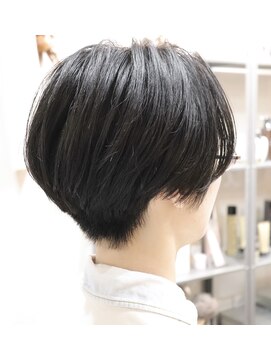 ウィスカーヘアー(whisker hair) ハンサムショート　刈り上げショート