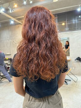 ナループロアオハナ(Nalu pu loa ohana) ロングパーマ/オレンジブラウン/パーマ/くるくるパーマ