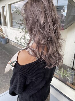 ヘアー アトリエ アンジー(Hair Atelier Angee)の写真/お洒落で上質なトレンドカラーが得意なサロン◎最新薬剤のラインナップも魅力的♪