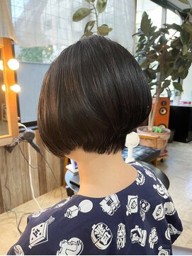 ビハインドザカーテン(BEHIND THE CURTAIN) 前下がり×ショートボブ