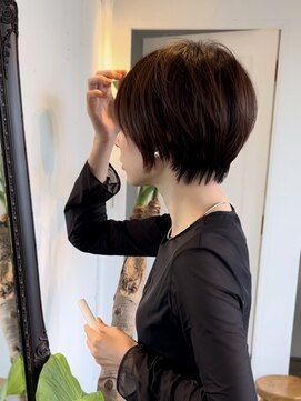 束感レイヤー大人ショートヘア白金目黒