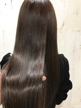 ハグ 横浜(HUG) Aujuaトリートメントで髪を根本からケア☆