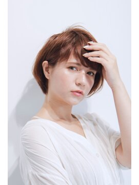 トロワエピ 表参道(Trois epis) 20代,30代,40代大人上品な小顔ワンサイドショートボブ