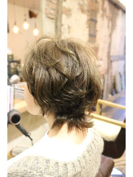 ムニ(Muni) B"64　＃ウルフショート×イヤリングカラー