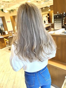 リー ヴィータ 上新庄(Lee Vita) ベージュカラー×ミルクティーベージュ×透明感