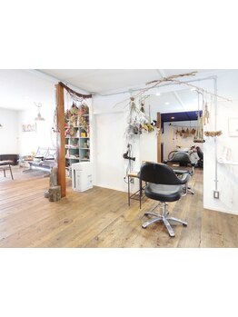 あなたにとって"内緒にしたいお気に入りのSalon"に。髪も心もさらに美しくなれる至福のひとときを。