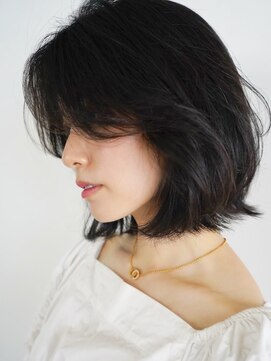 シア(SHEA gakugeidaigaku) ラウンドレイヤーボブ/フェザーショート/30代40代50代